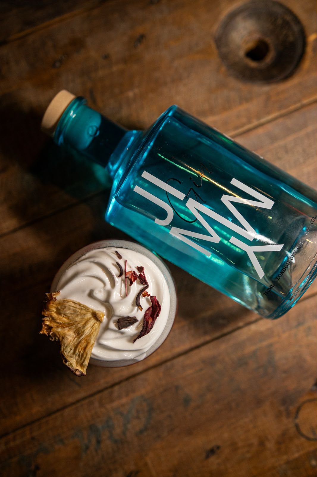 Jimmy Gin fabricado pela Âmbroz para a Cervejaria Läut