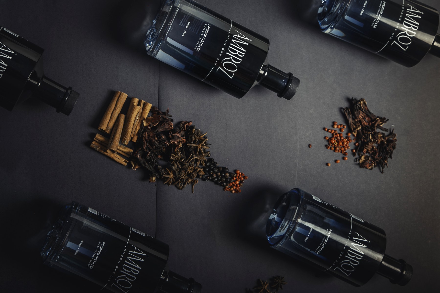 Garrafa Âmbroz London Dry Gin com botânicos